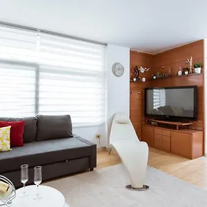  Apartment Two Bedroom Townhouse Within 10min Walk From Beach